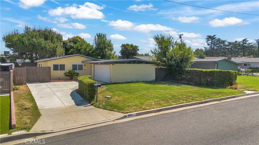 1502 Lyndhurst