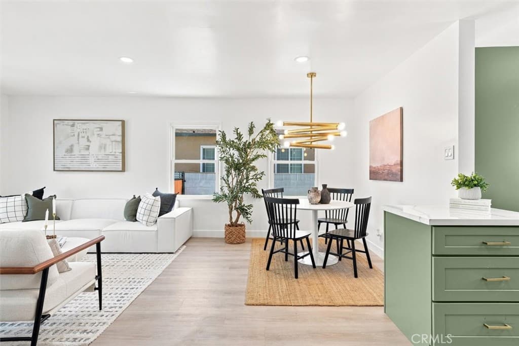 2516 W 164th