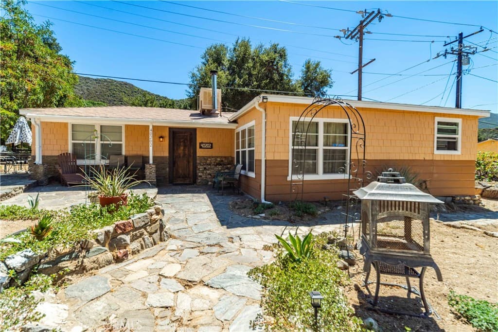40202 Calle El Clavelito