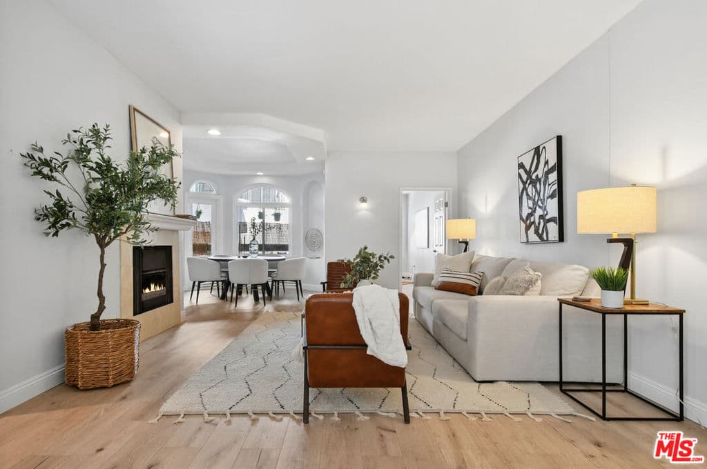 4301 Fulton Avenue 106