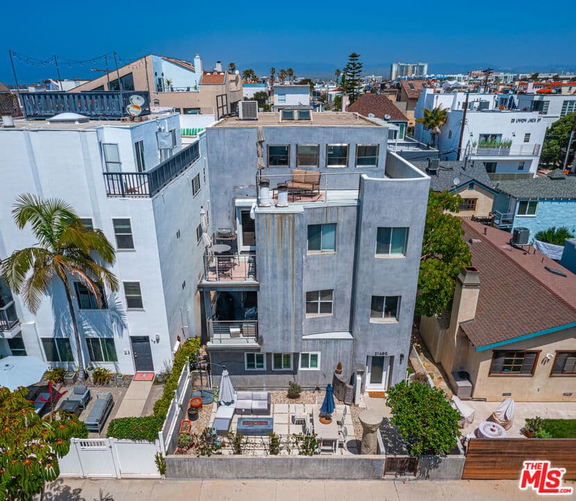 21 Voyage Street
