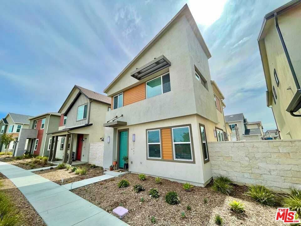 27482 Boulderview Way