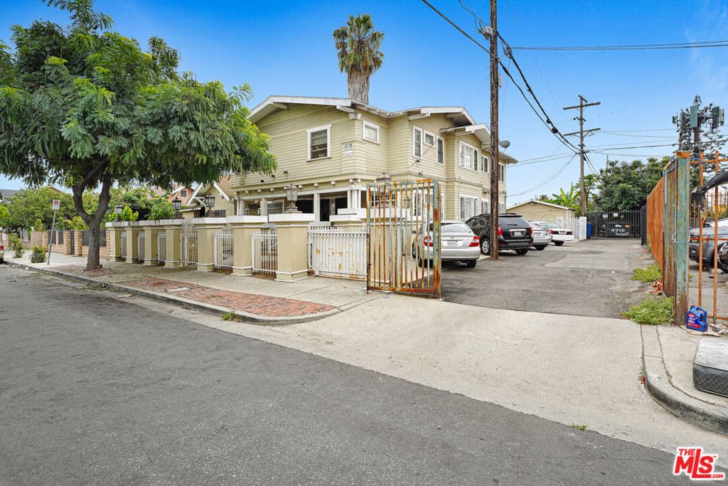 972 W 47th Street