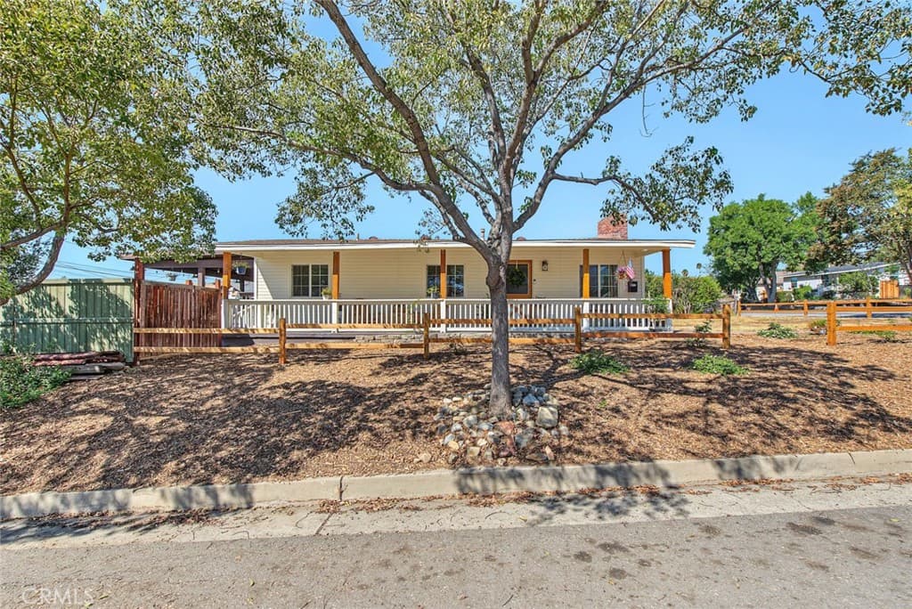 321 N Cataract