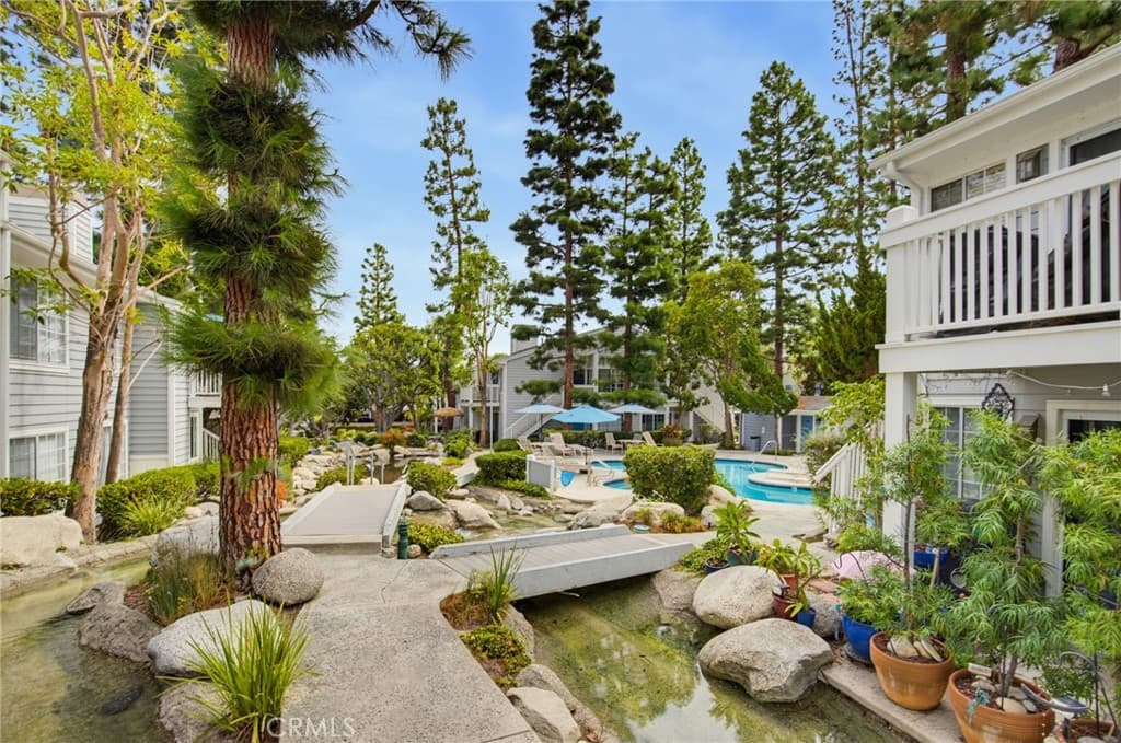 1326 W Park Western 206