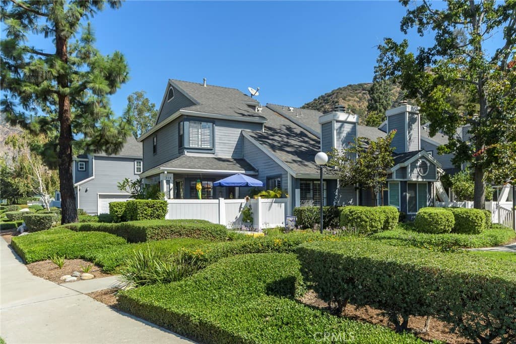 338 Monroe Ct