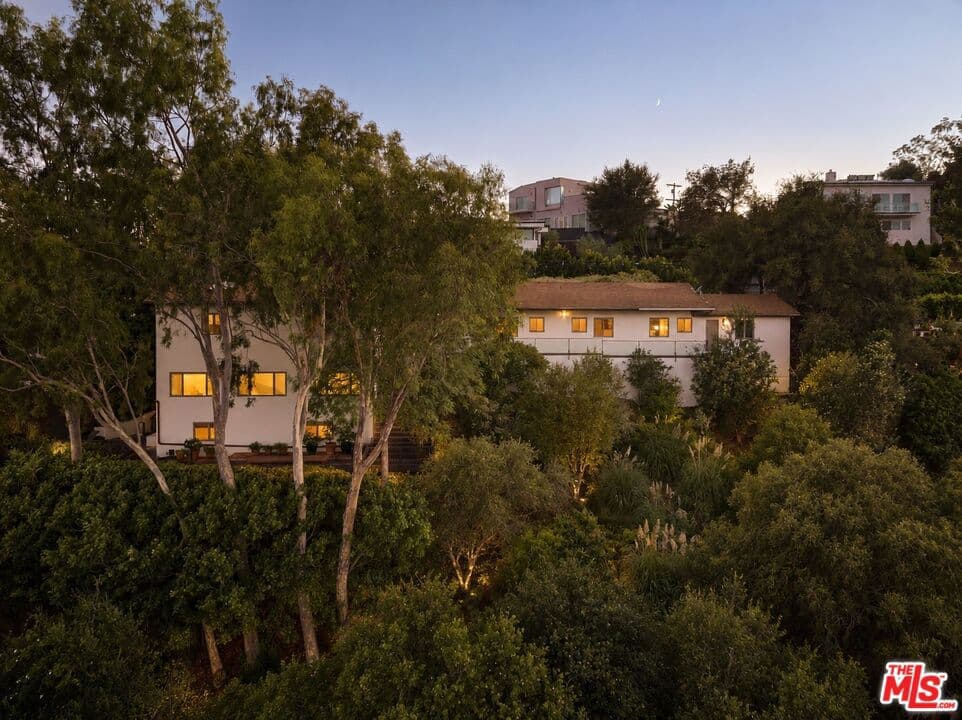 1018 N Tigertail Road