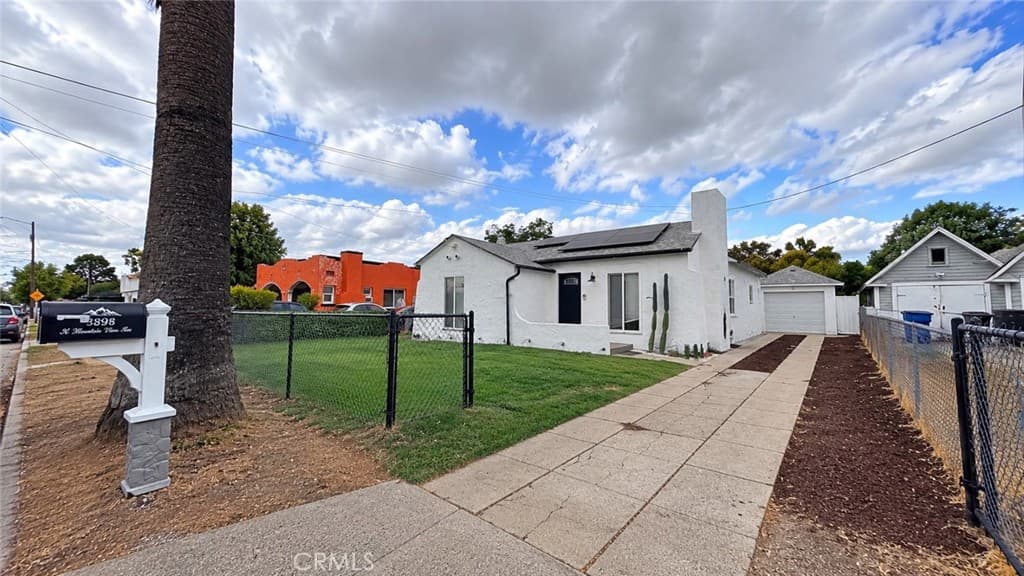 3898 N Mountain View
