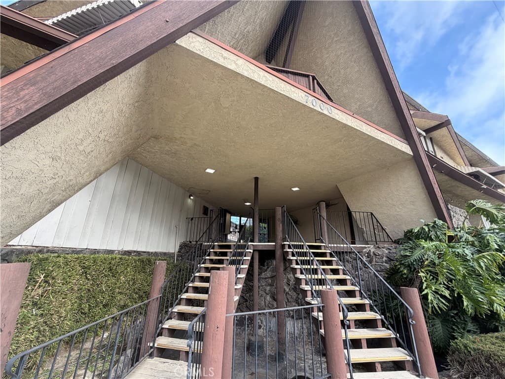 7000 S. La Cienega Blvd. S 29