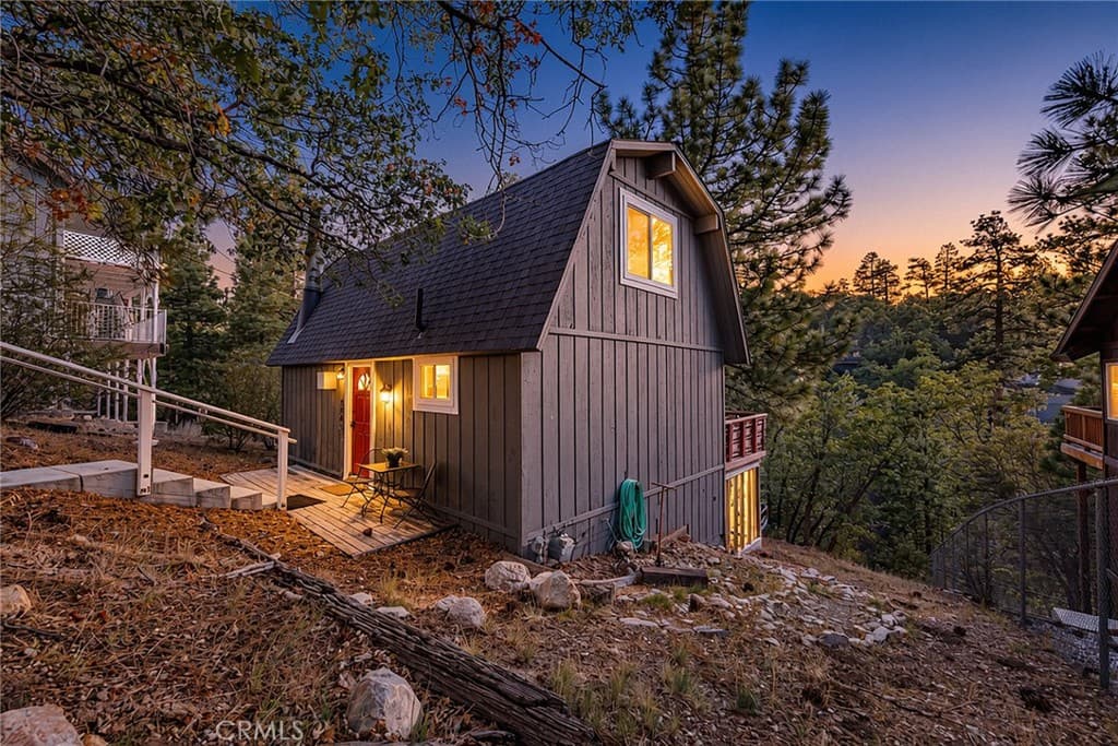 594 Villa Grove