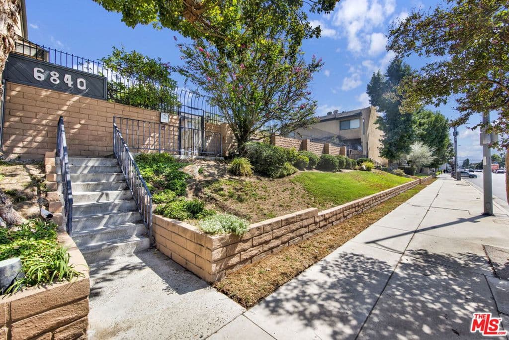 6840 Balboa Boulevard 507