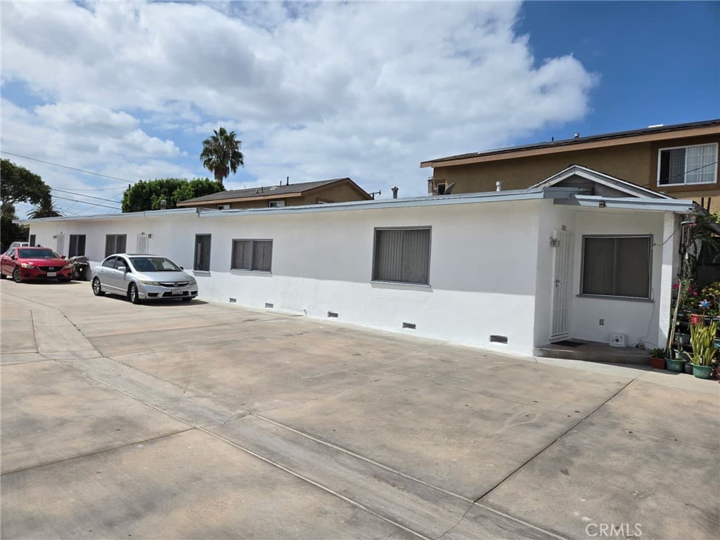 4733 W 159th