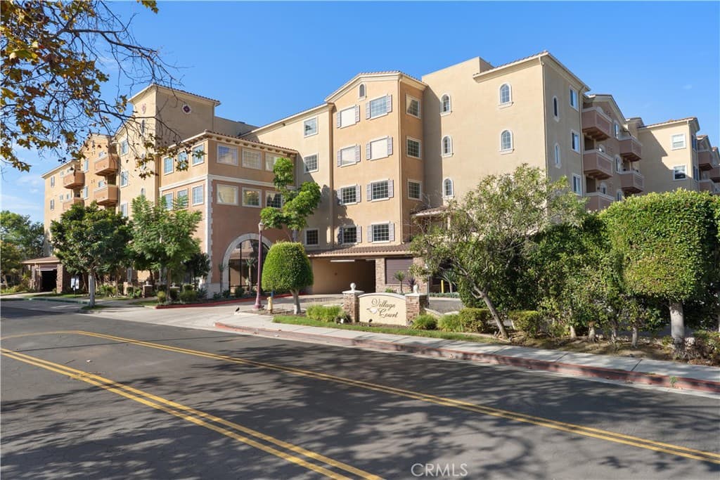 21345 Hawthorne Boulevard 204