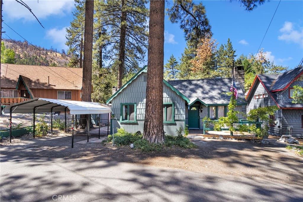 1038 Robin Ln.