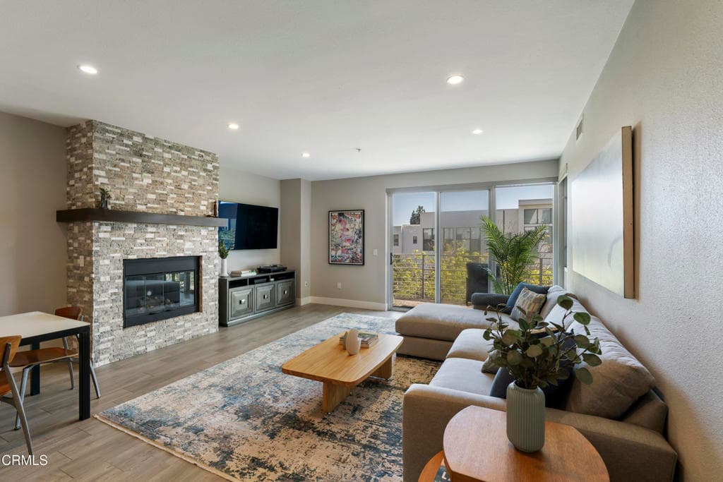 111 S De Lacey Avenue 304