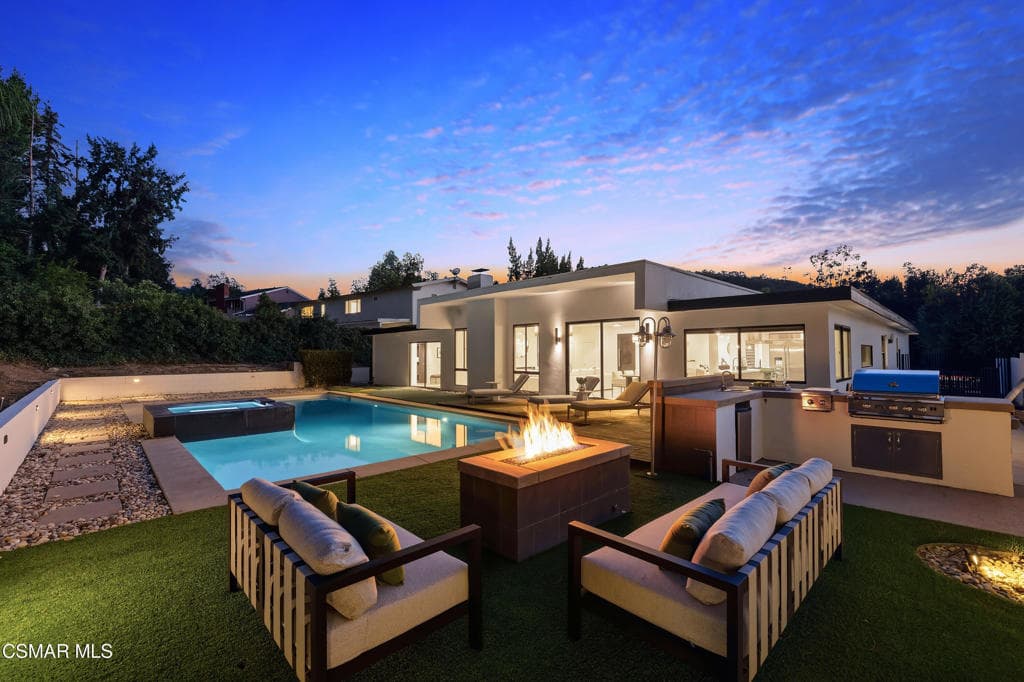 4400 Topanga Canyon Boulevard