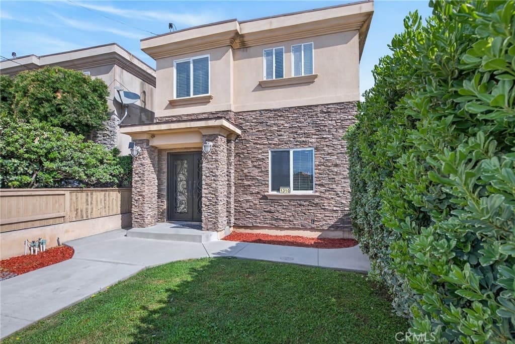 1310 W 1st