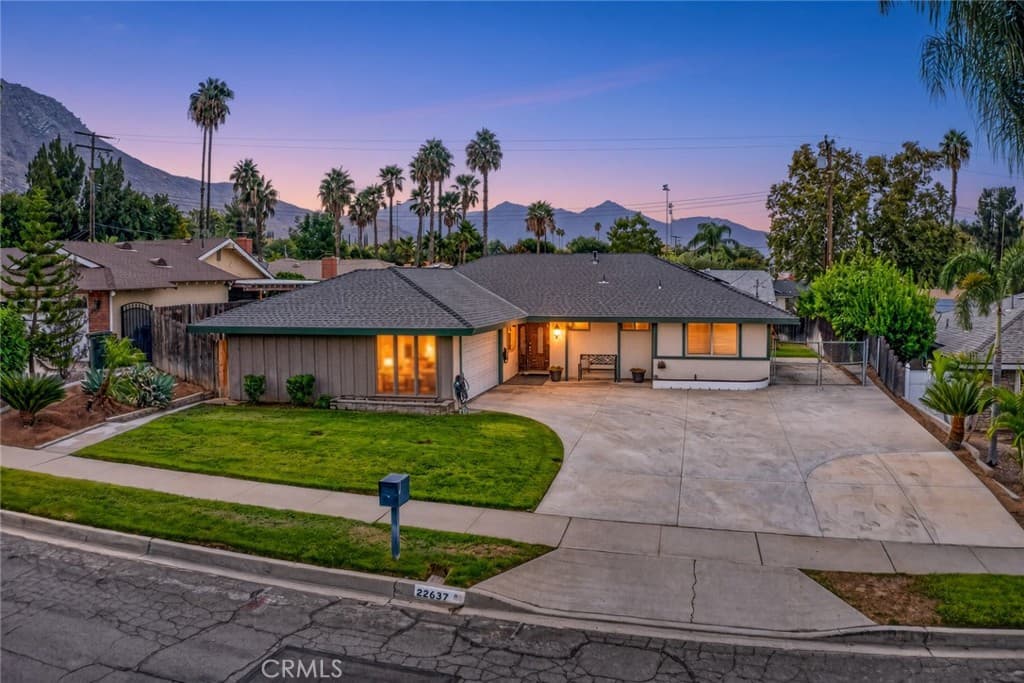 22637 La Paix Street
