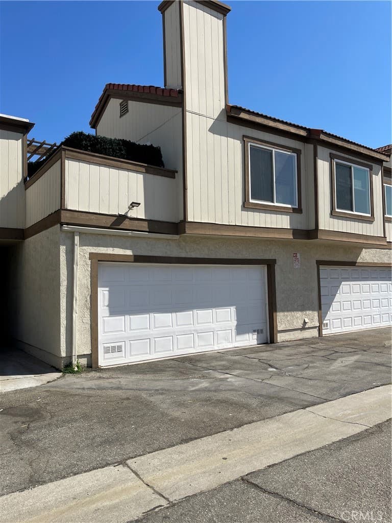 1220 S Cypress Avenue G
