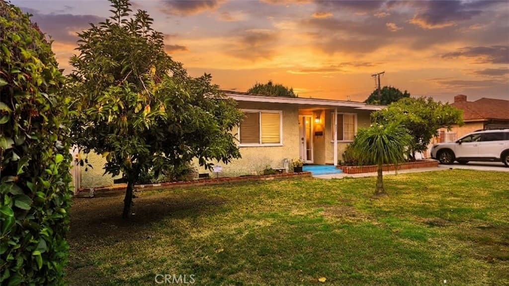 423 E Francisquito