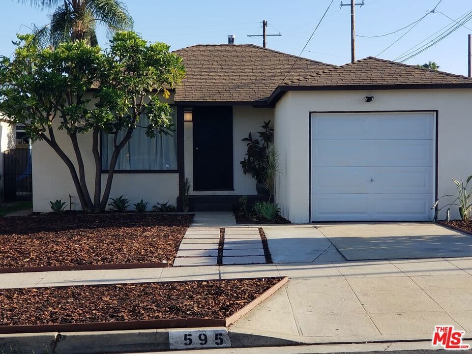 595 W Macarthur Avenue