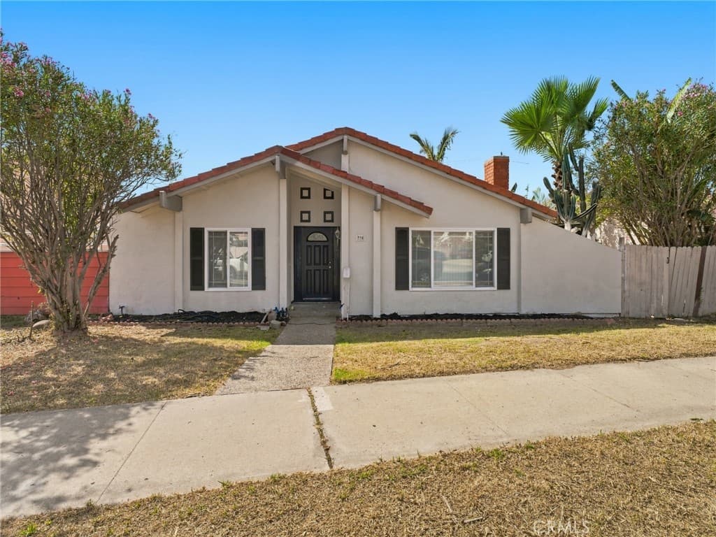 330 W Devonshire Drive