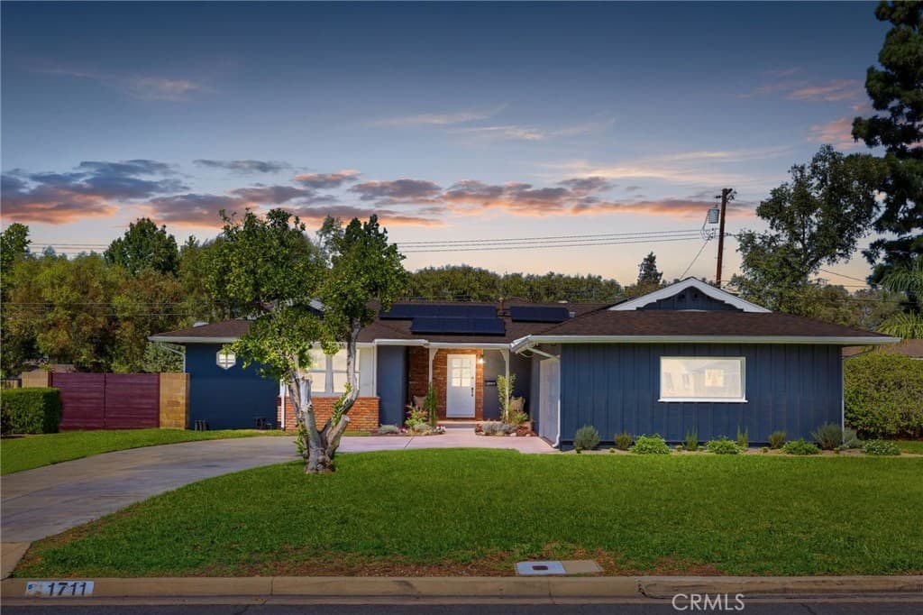 1711 E Alaska