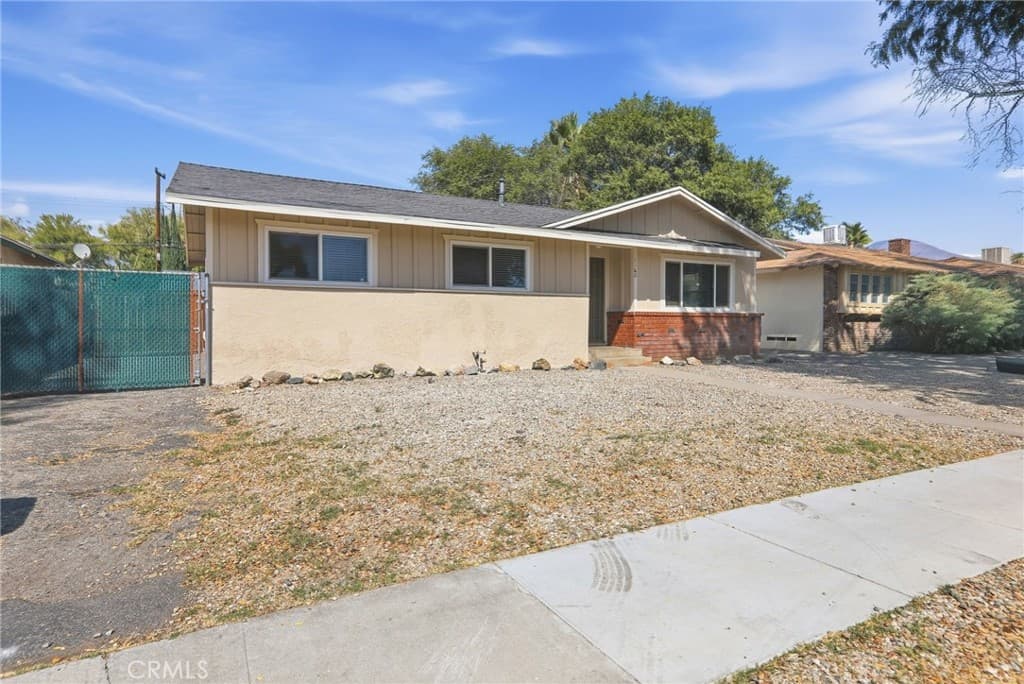 1160 E 27th