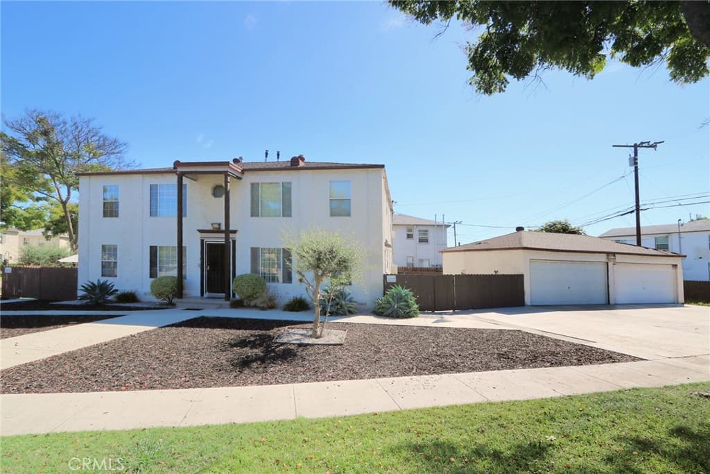 404 E Freeland