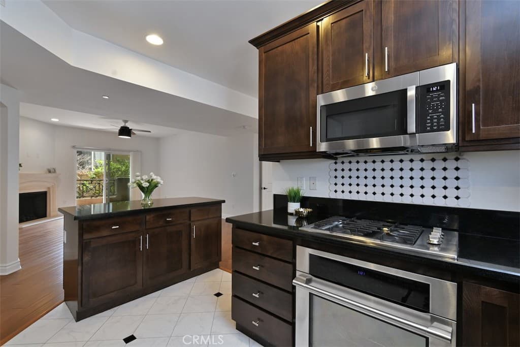 4424 Whitsett Avenue 107