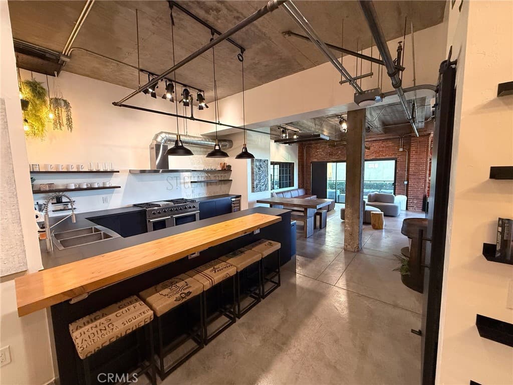 835 Locust 518