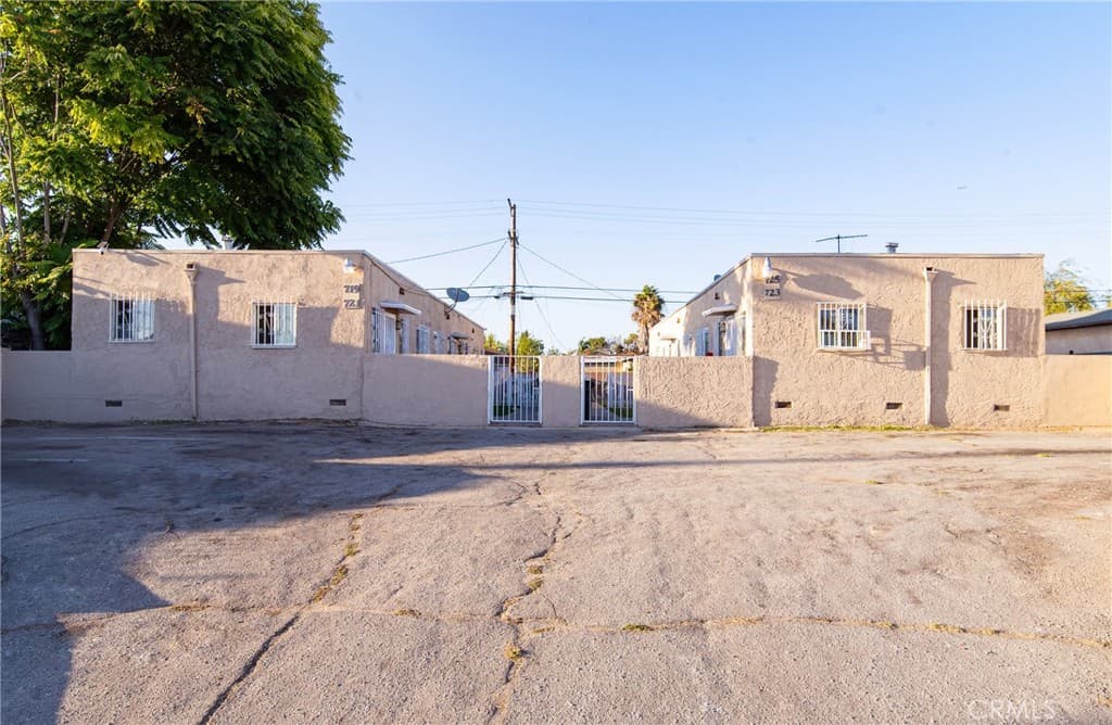 719 E Imperial Highway