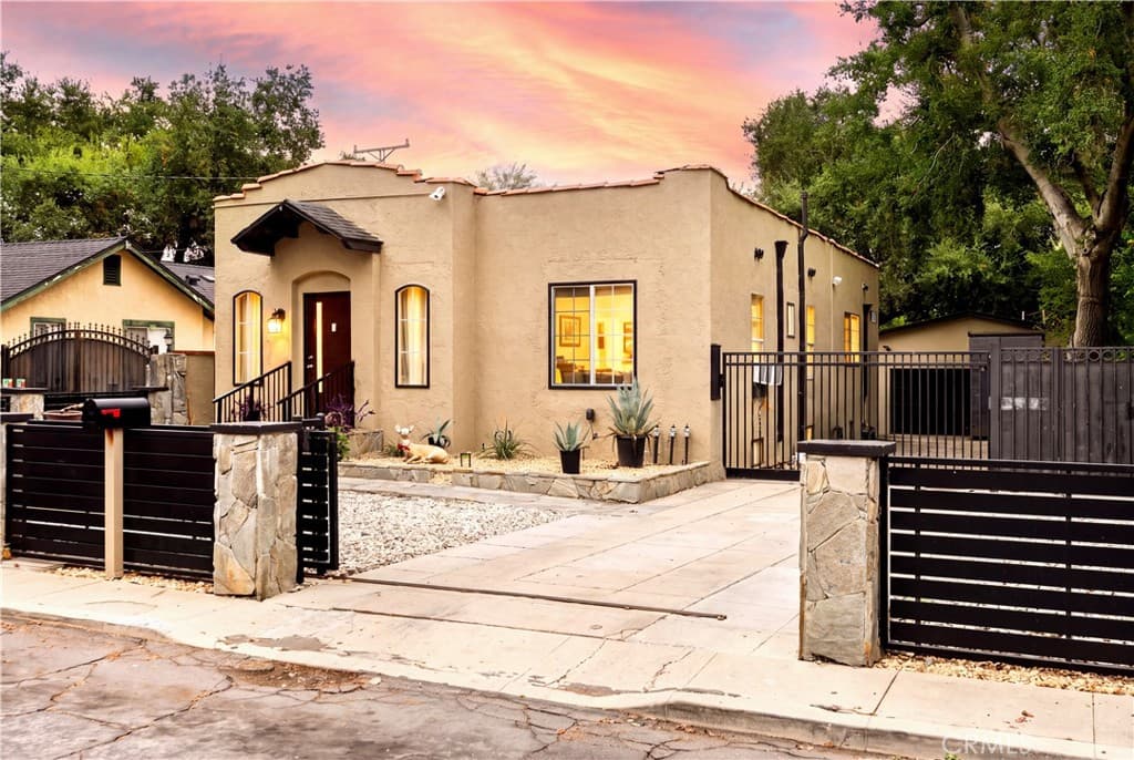 868 W Calaveras