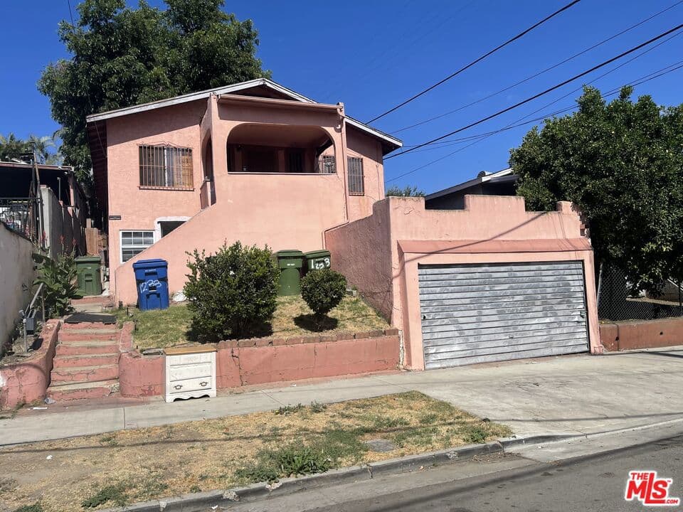 1233 N Evergreen Avenue