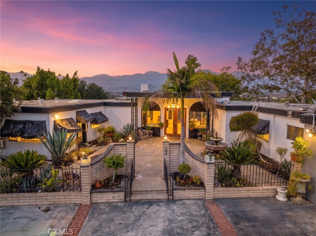 950 Hillcrest