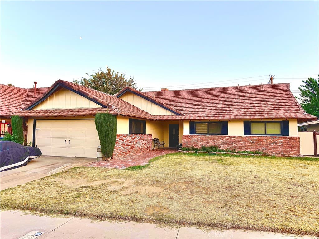 1524 W Kildare