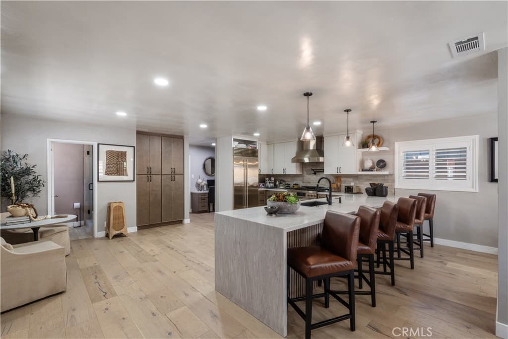 1611 N Greenbrier