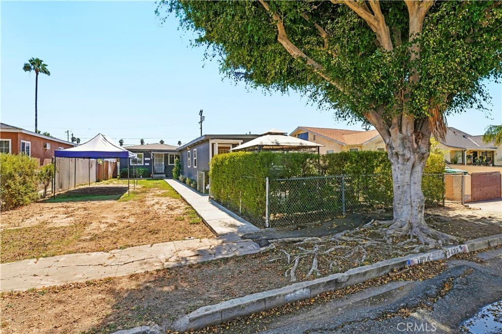 1424 252nd Street