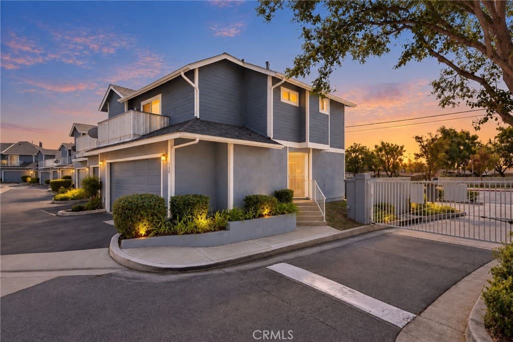 100 N Glendora