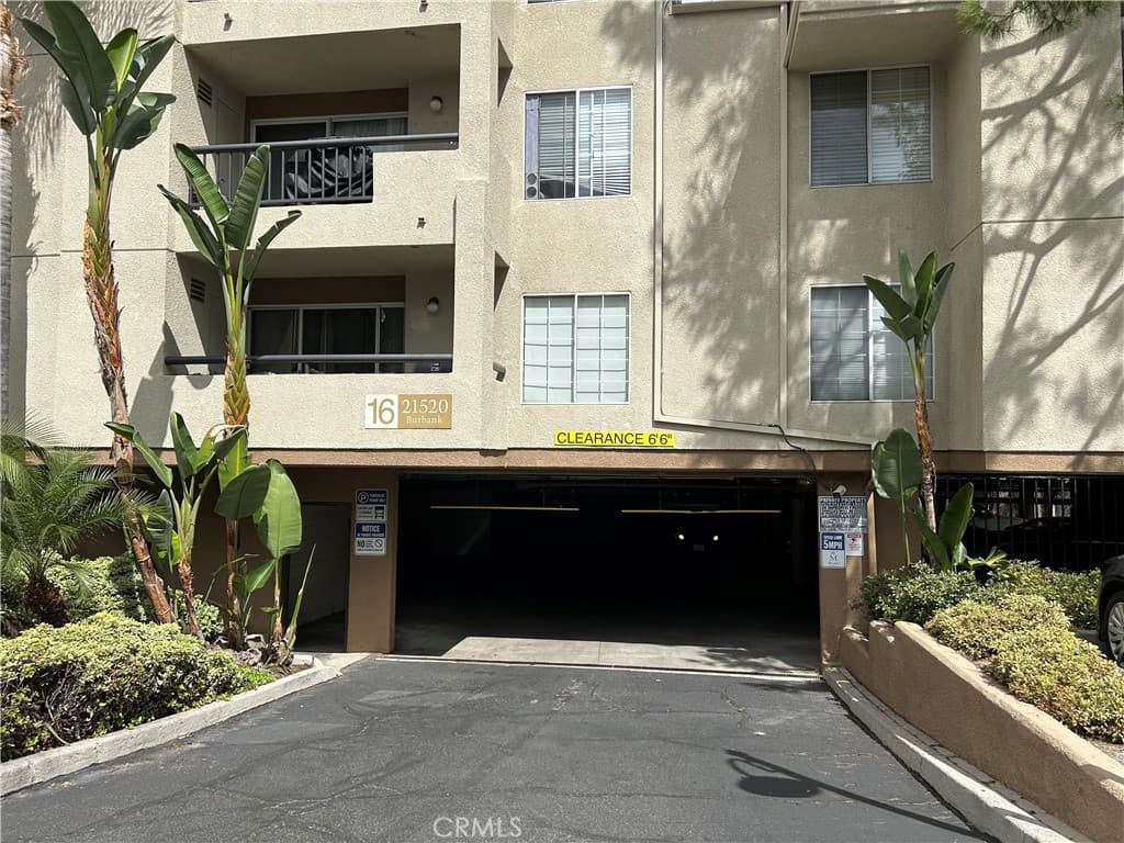 21520 Burbank 303