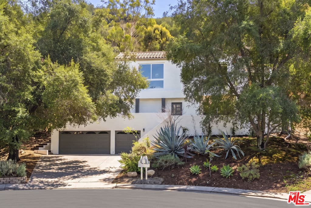11 Bridle Lane
