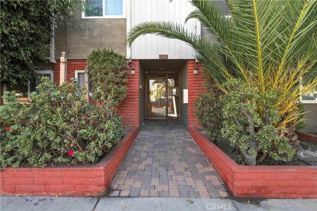 725 Coronado Ave 112