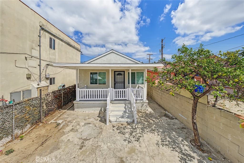 3207 E Cesar E Chavez Avenue
