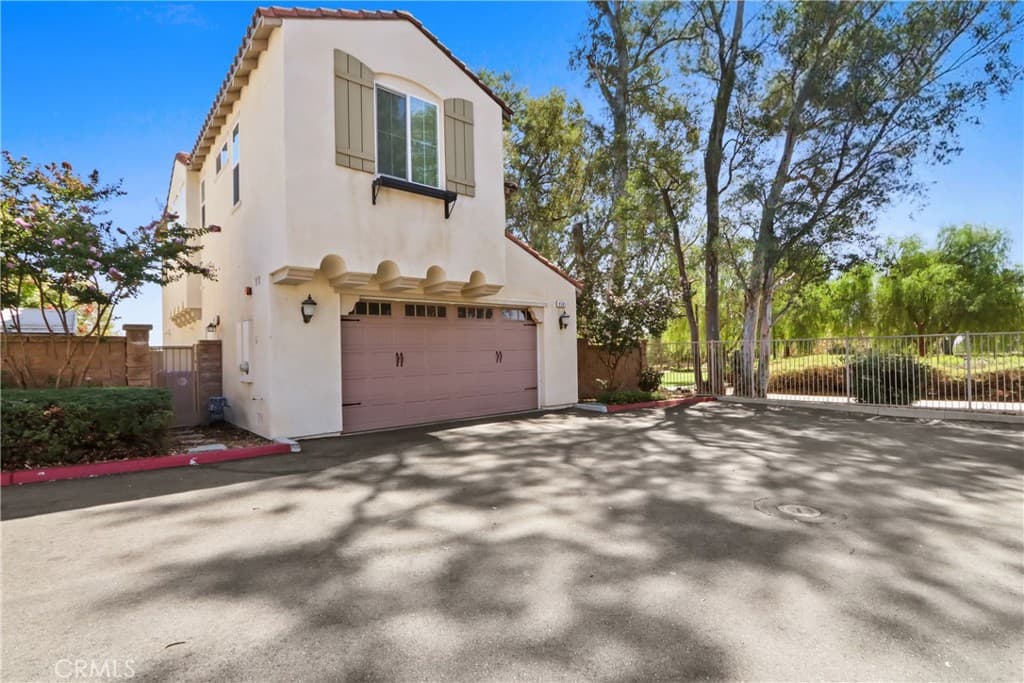 8585 Montrose