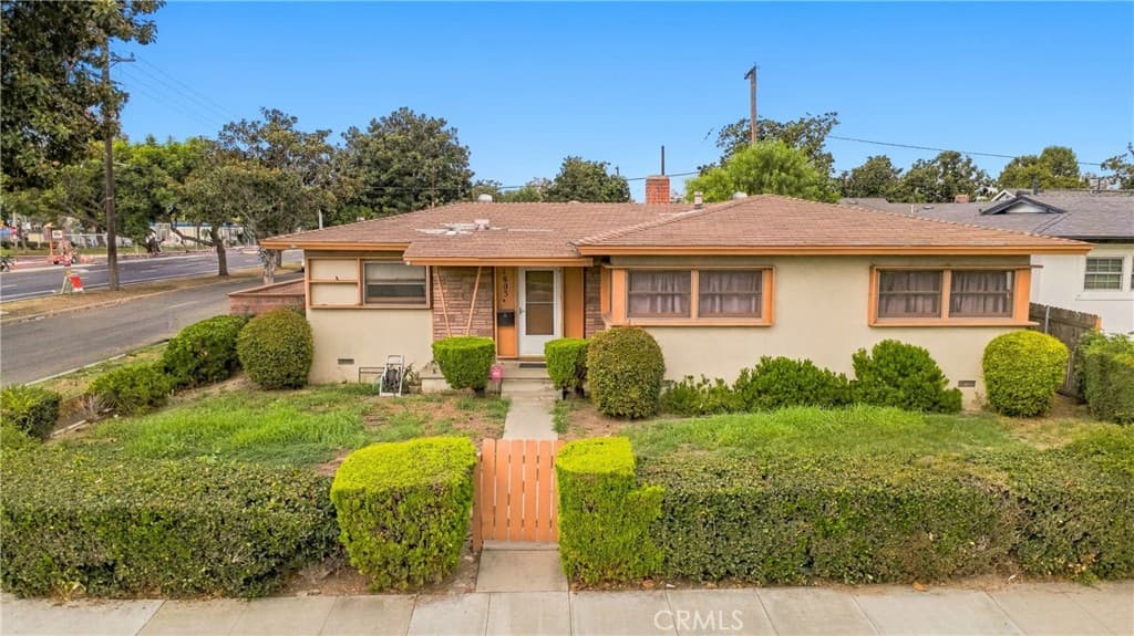1803 N Studebaker