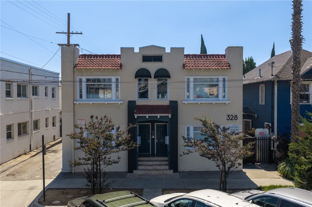 328 W 8th Street