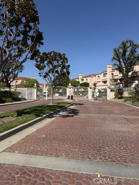 3101 Plaza Del Amo 37