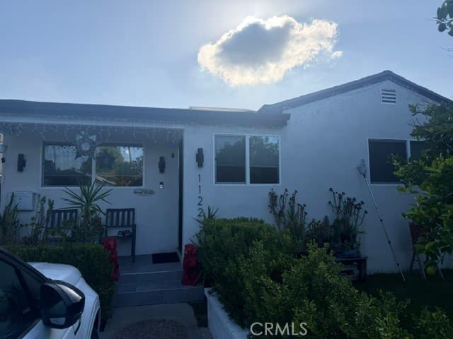 1122 N Beachwood
