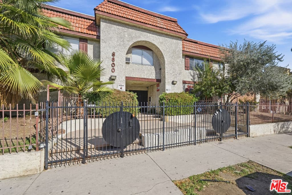 8800 Cedros Avenue 212