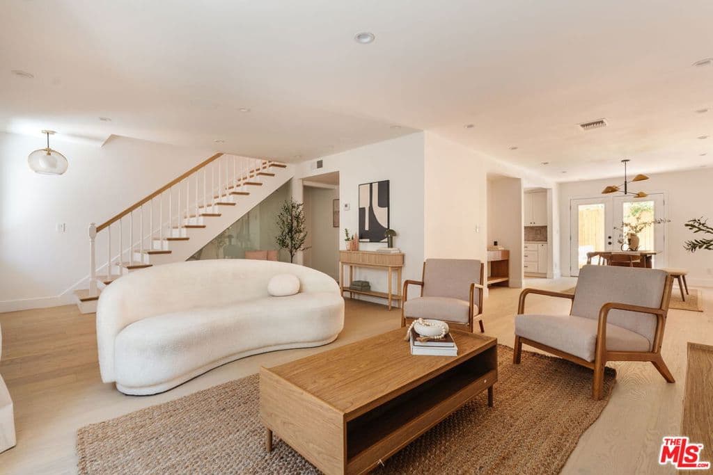 1337 Centinela Avenue 2